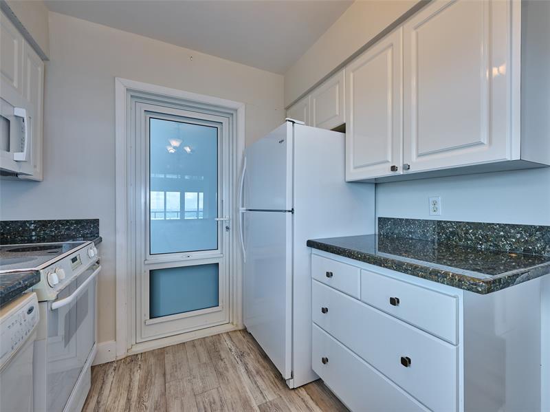 Image 10 of 71 For 1610 Ocean Blvd  304