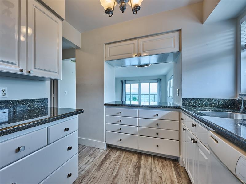 Image 11 of 71 For 1610 Ocean Blvd  304