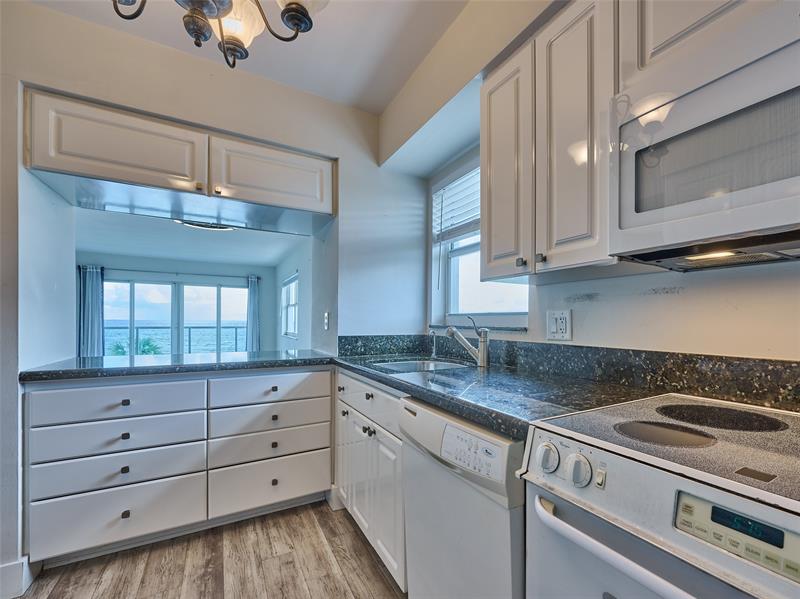 Image 12 of 71 For 1610 Ocean Blvd  304