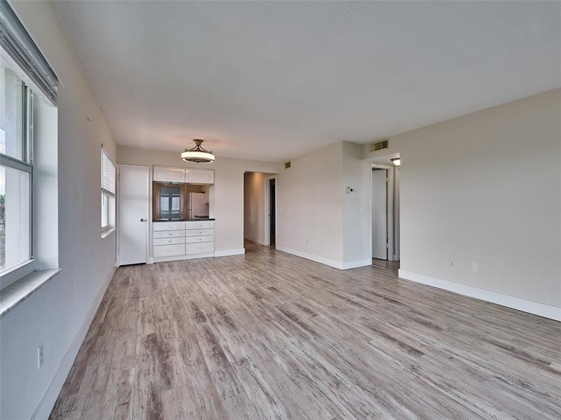 Image 17 of 71 For 1610 Ocean Blvd  304