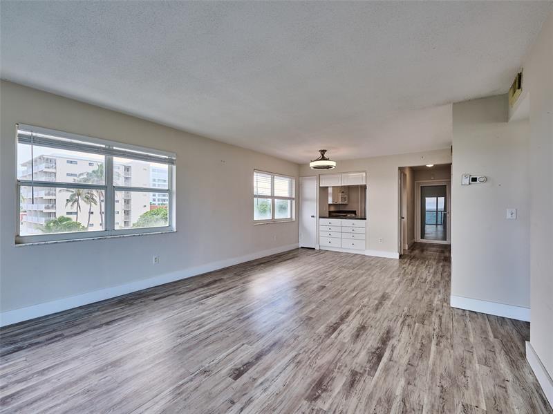 Image 18 of 71 For 1610 Ocean Blvd  304