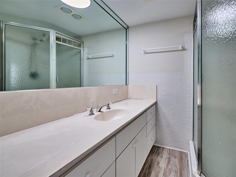 Image 23 of 71 For 1610 Ocean Blvd  304