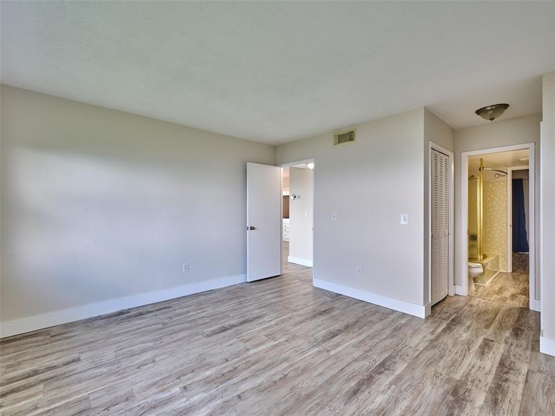 Image 27 of 71 For 1610 Ocean Blvd  304