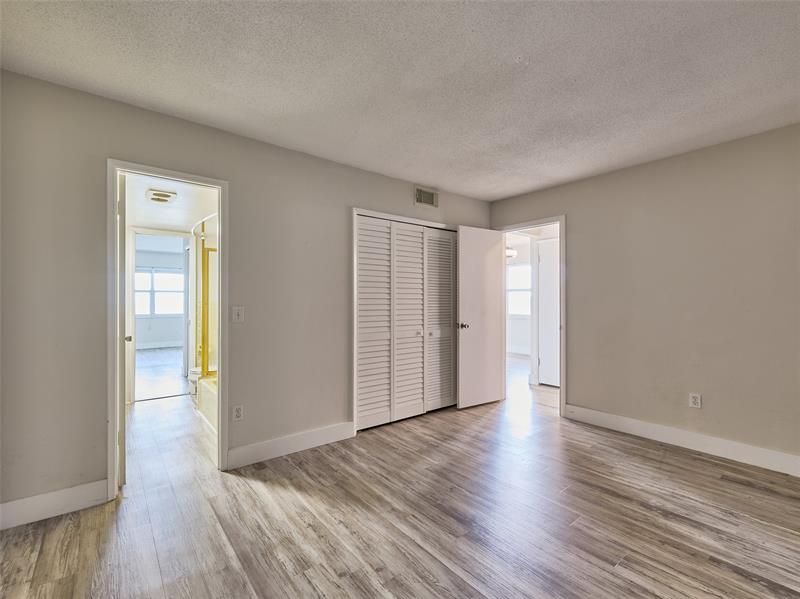 Image 32 of 71 For 1610 Ocean Blvd  304