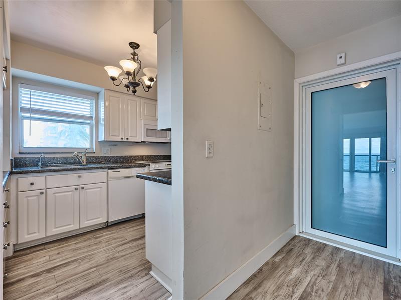 Image 7 of 71 For 1610 Ocean Blvd  304