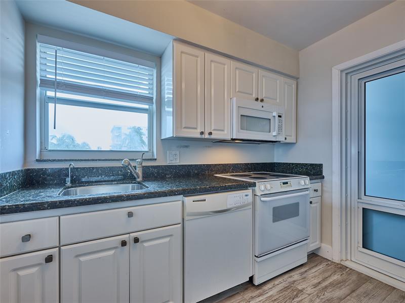 Image 9 of 71 For 1610 Ocean Blvd  304