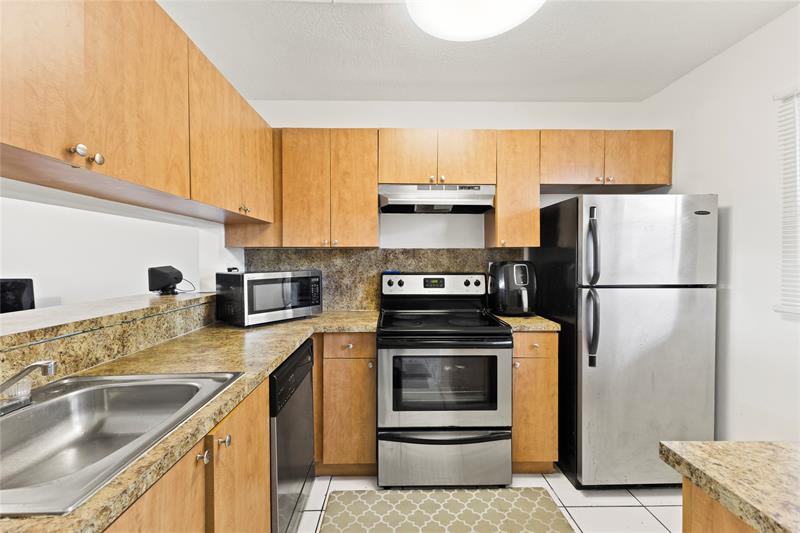 Image 5 of 23 For 3199 Foxcroft Rd  304