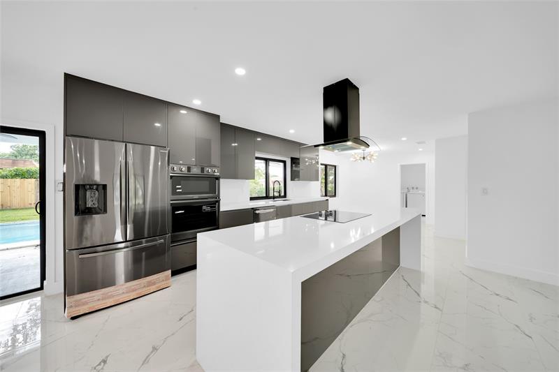 Image 26 of 41 For 7301 13th Ct