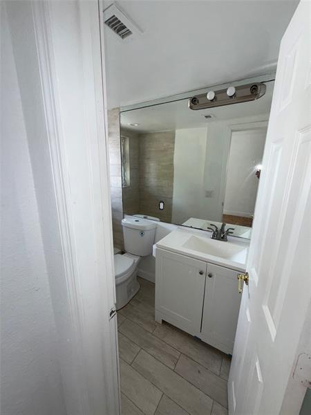 Image 3 of 6 For 940 170th St  212