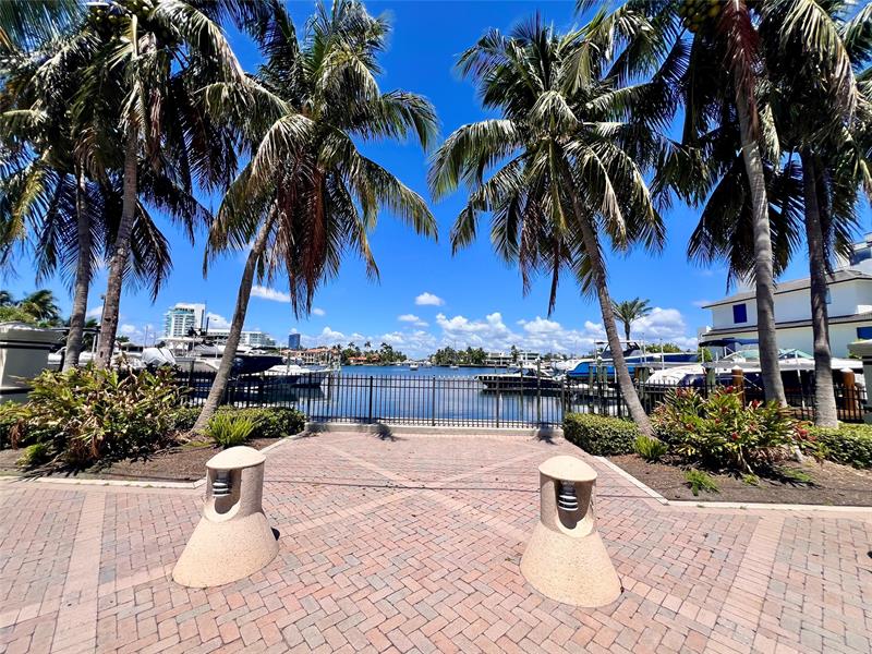 Image 10 of 11 For 23 Isla Bahia Dr