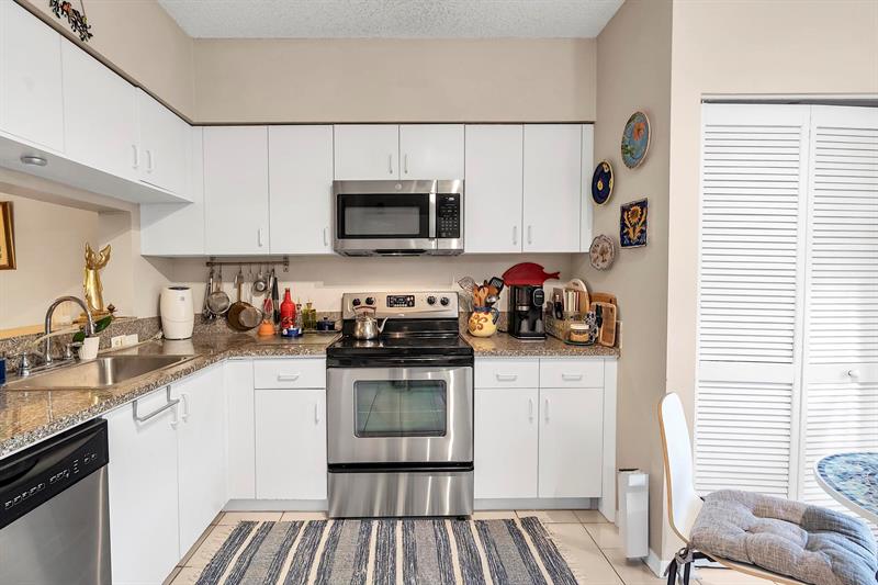 Image 17 of 32 For 4 Key West Ct  4