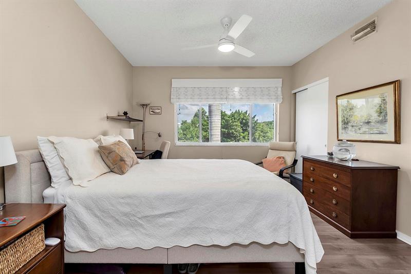 Image 27 of 32 For 4 Key West Ct  4