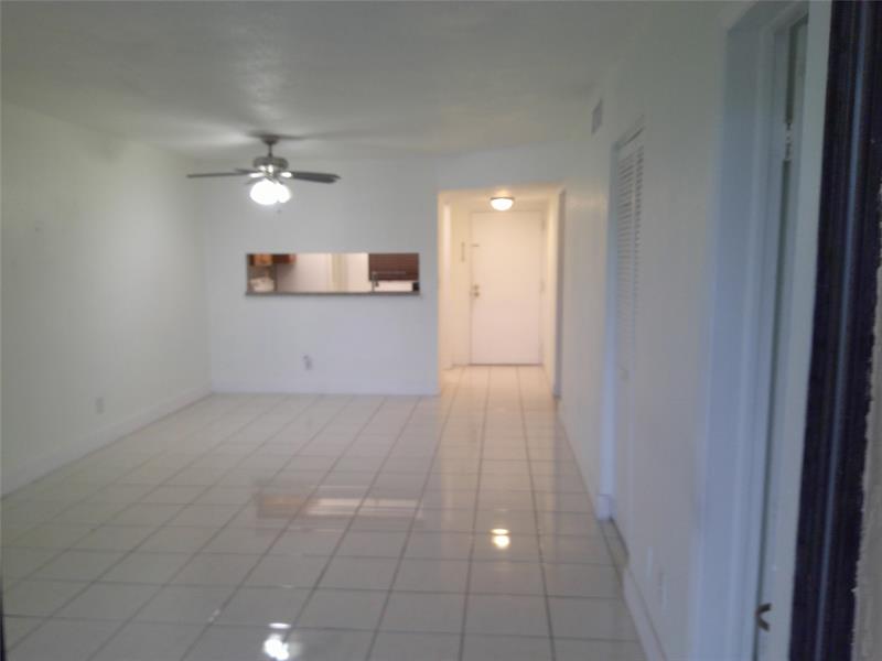 Image 4 of 12 For 3199 Foxcroft Rd  306
