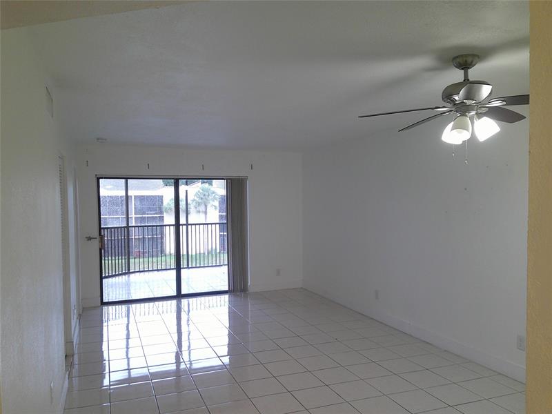 Image 7 of 12 For 3199 Foxcroft Rd  306