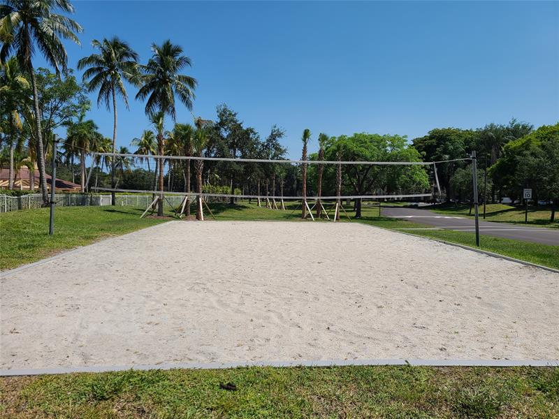 Image 21 of 26 For 631 Lyons Rd  12105