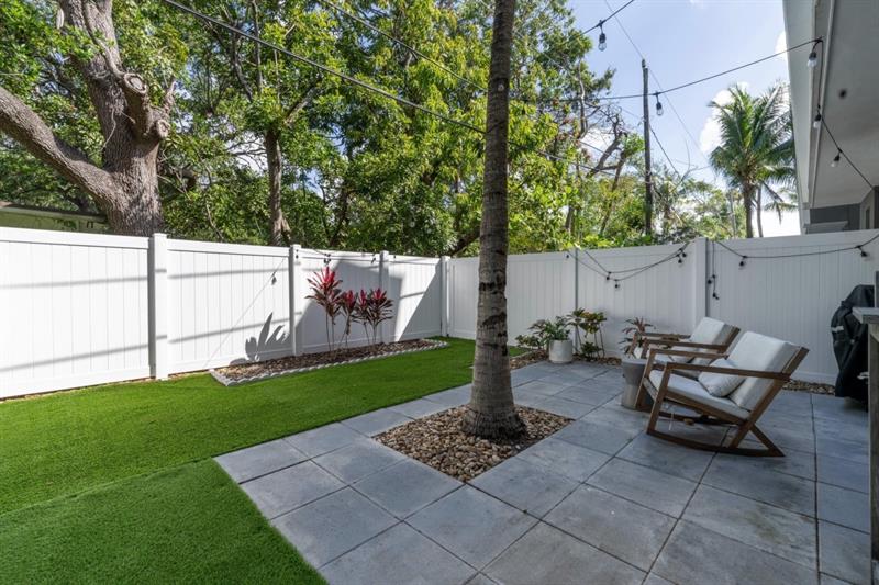 Image 10 of 31 For 723 16th Ct  