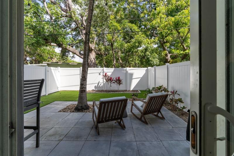 Image 11 of 31 For 723 16th Ct  
