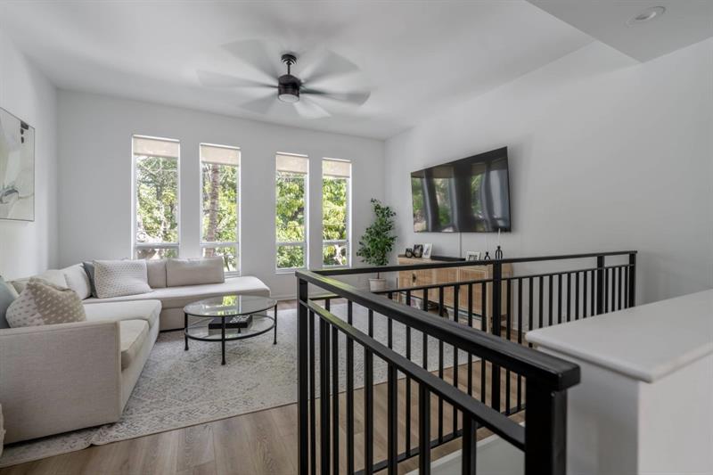 Image 12 of 31 For 723 16th Ct  