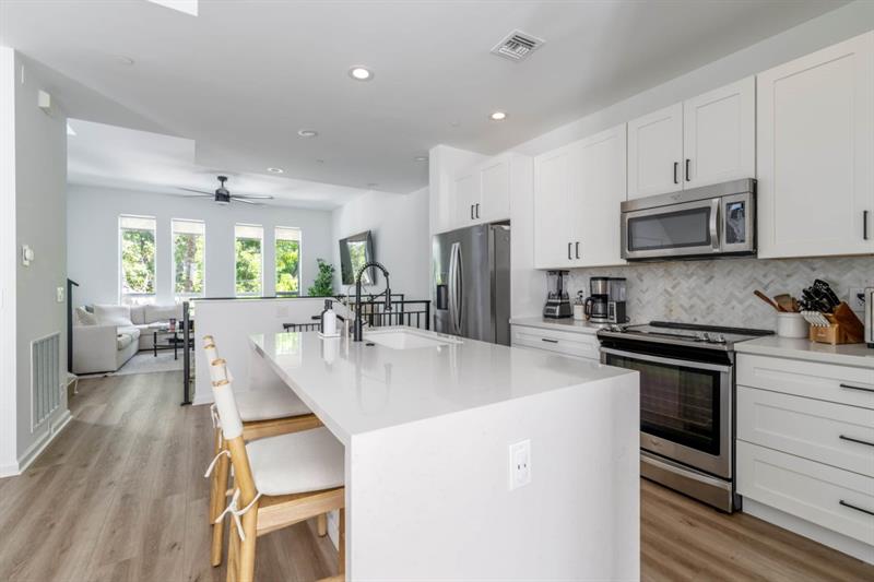Image 15 of 31 For 723 16th Ct  