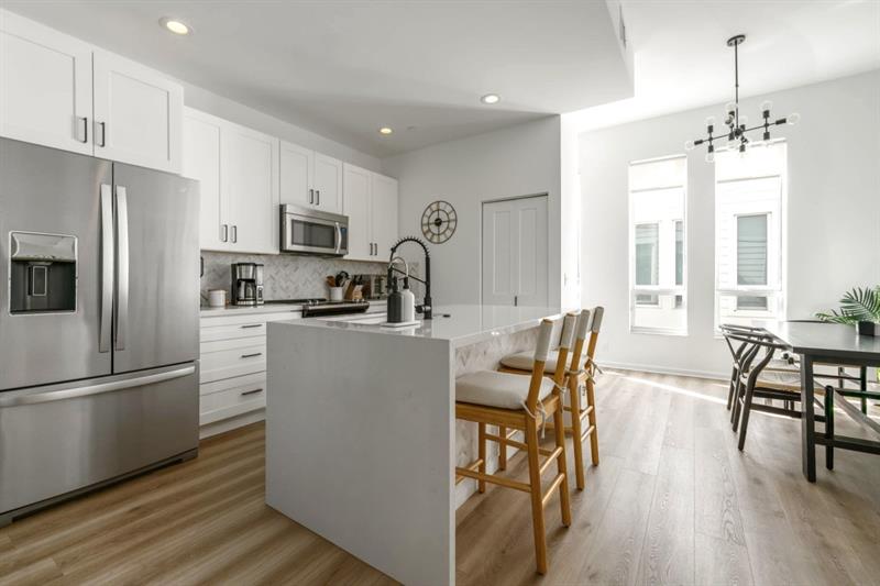 Image 16 of 31 For 723 16th Ct  