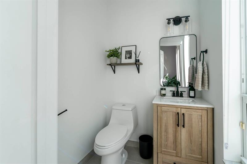 Image 19 of 31 For 723 16th Ct  