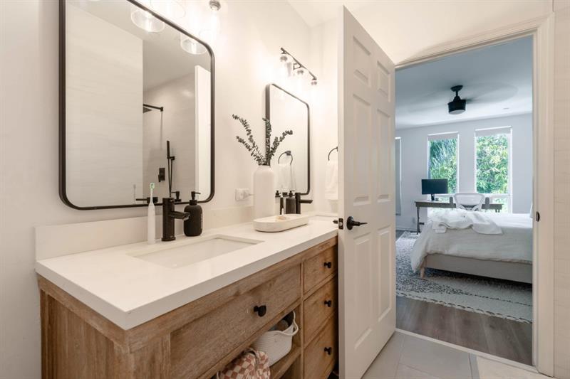 Image 25 of 31 For 723 16th Ct  