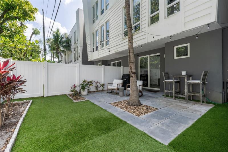 Image 9 of 31 For 723 16th Ct  