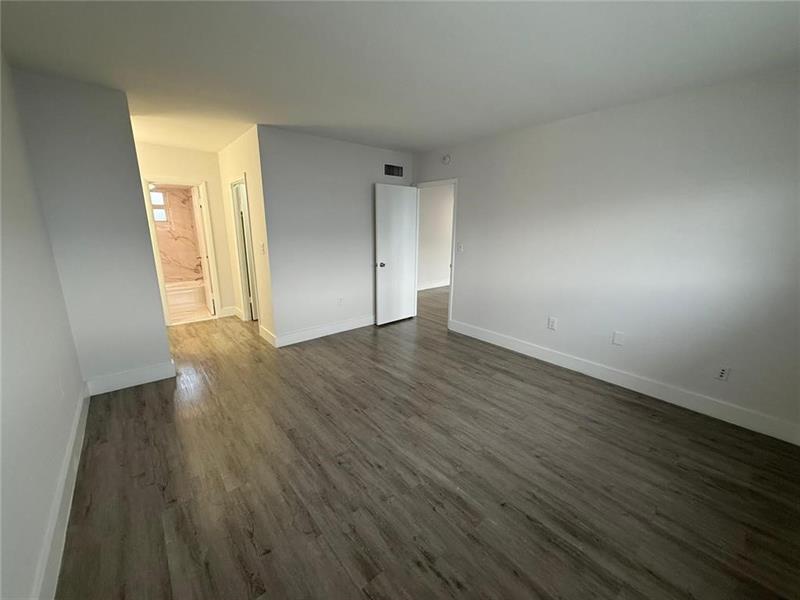 Image 10 of 14 For 3626 168th St  304