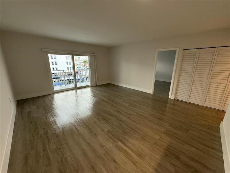 Image 3 of 14 For 3626 168th St  304