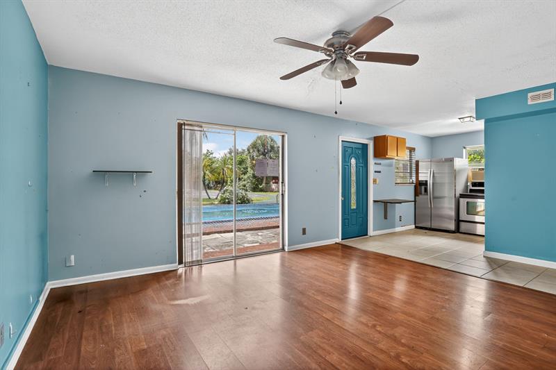 Image 22 of 59 For 871 10th St  