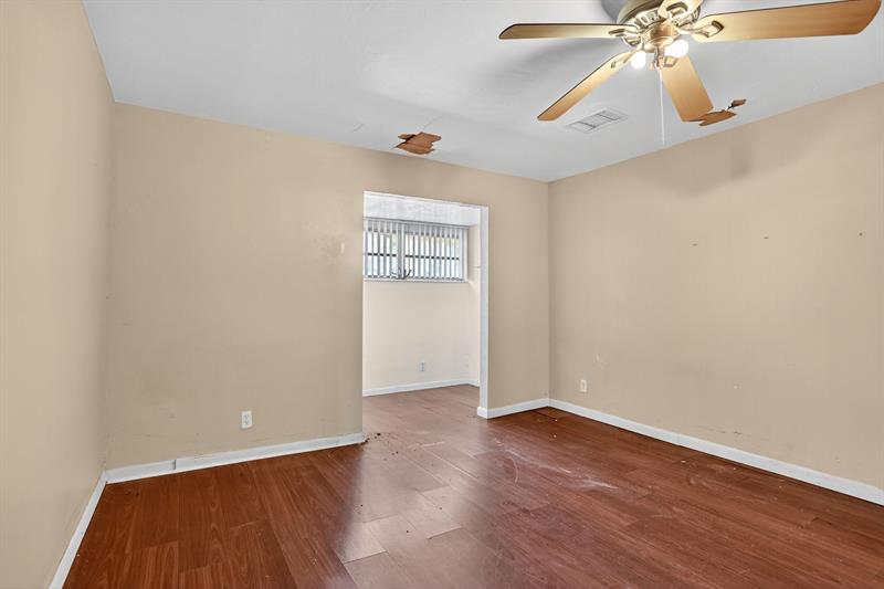 Image 31 of 59 For 871 10th St  
