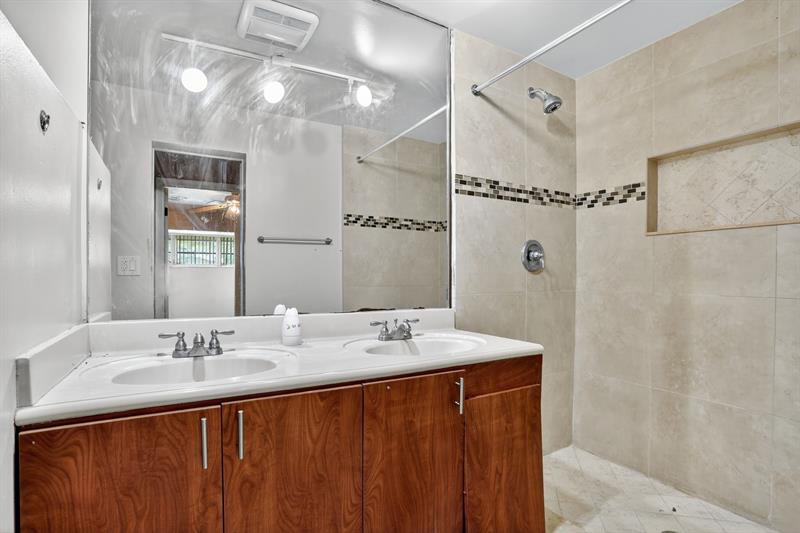 Image 32 of 59 For 871 10th St  