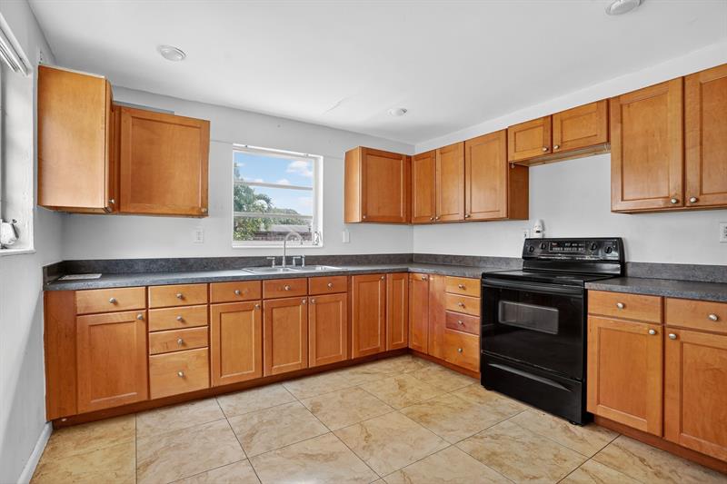 Image 47 of 59 For 871 10th St  