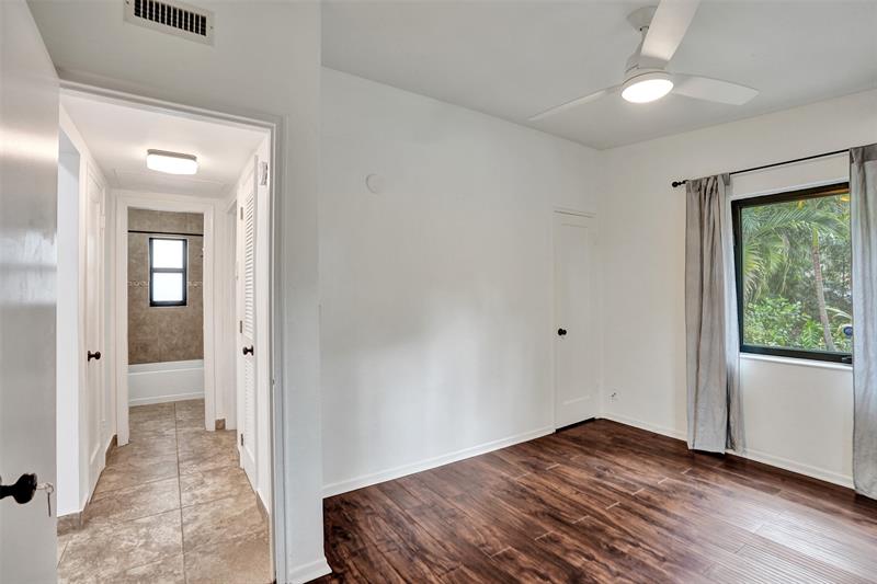 Image 22 of 47 For 1613 12th Ct