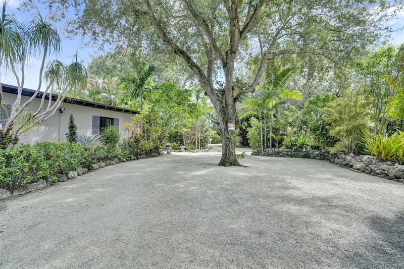 Image 4 of 47 For 1613 12th Ct