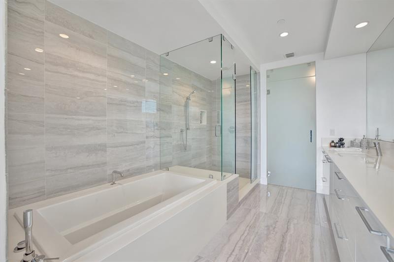 Image 14 of 40 For 100 Las Olas Blvd  4301