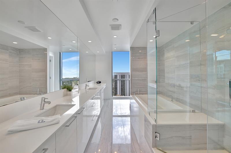 Image 15 of 40 For 100 Las Olas Blvd  4301