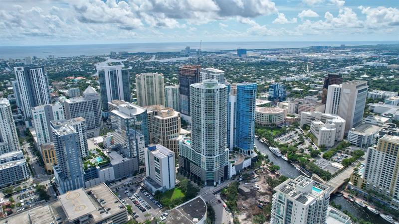 Image 32 of 40 For 100 Las Olas Blvd  4301