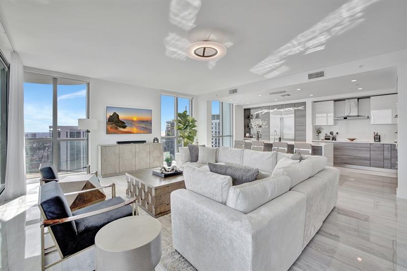 Image 4 of 40 For 100 Las Olas Blvd  4301