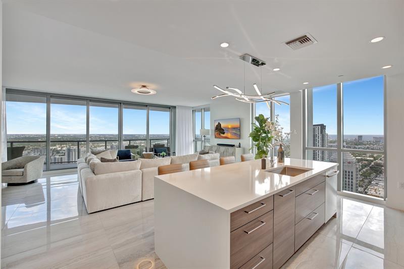 Image 7 of 40 For 100 Las Olas Blvd  4301