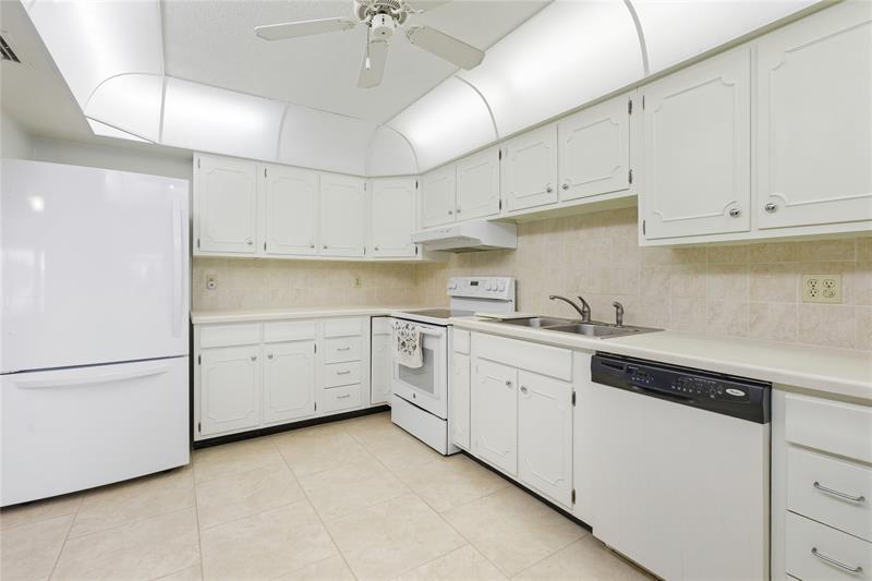 Image 12 of 42 For 133 Peckham St Se