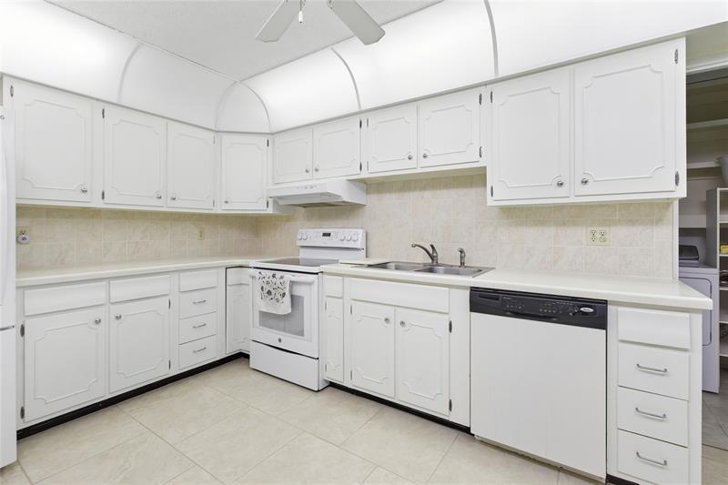 Image 13 of 42 For 133 Peckham St Se