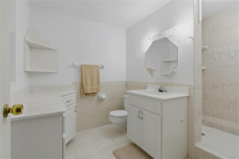 Image 19 of 42 For 133 Peckham St Se