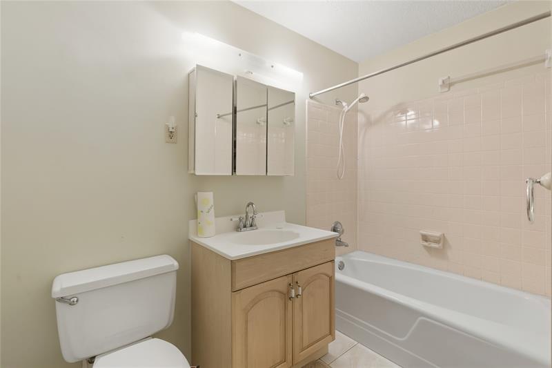 Image 21 of 42 For 133 Peckham St Se