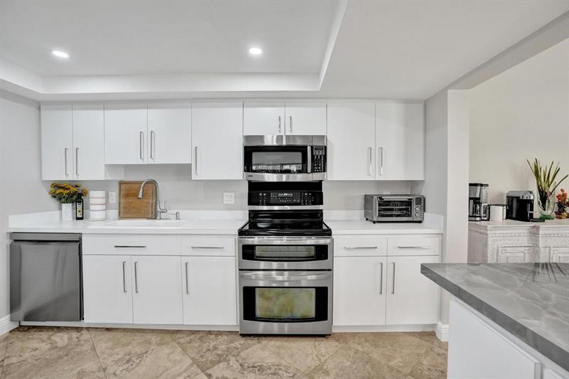 Image 13 of 64 For 501 Riverside Dr  203