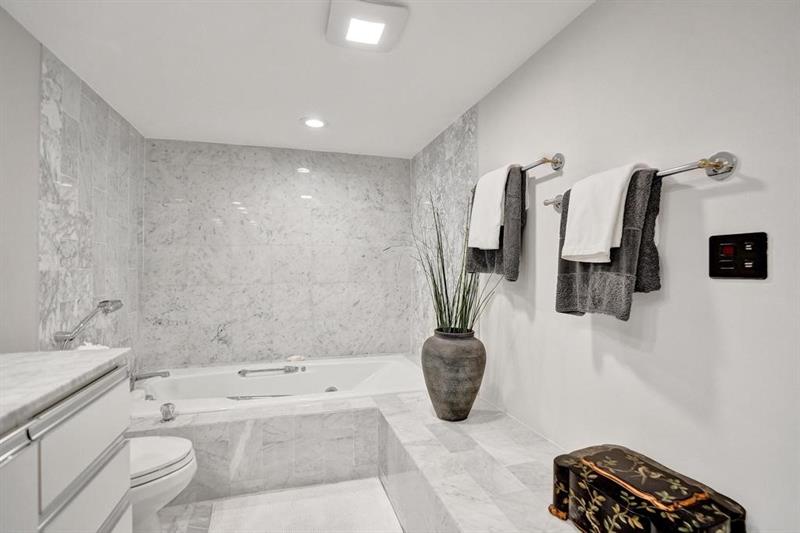 Image 34 of 64 For 501 Riverside Dr  203