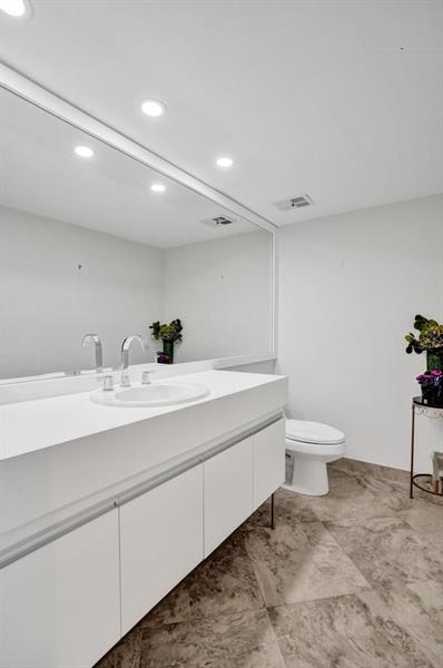 Image 43 of 64 For 501 Riverside Dr  203