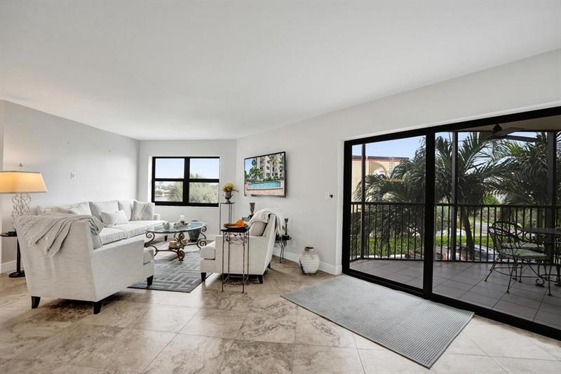 Image 8 of 64 For 501 Riverside Dr  203