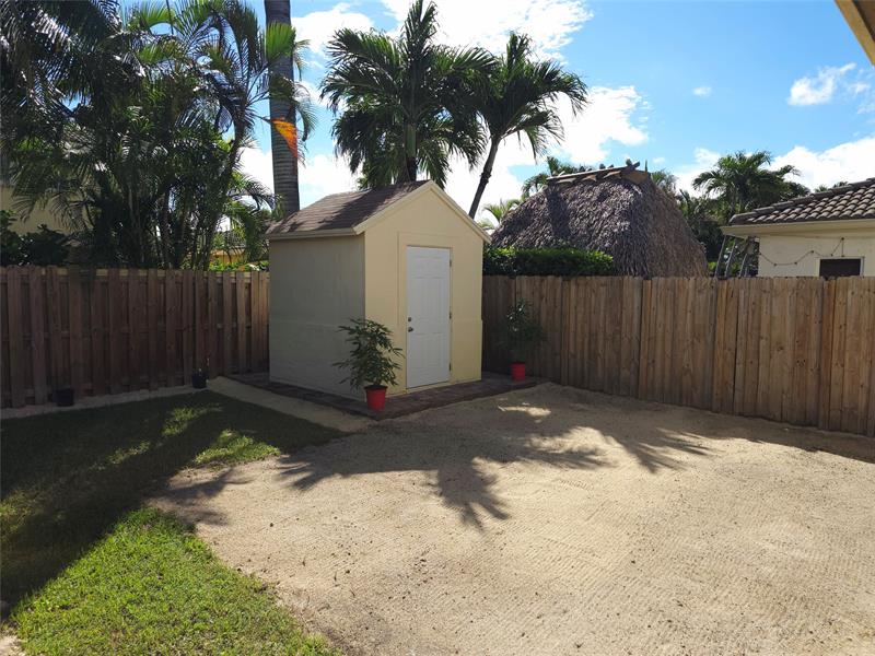 Image 11 of 37 For 21053 88th Pl