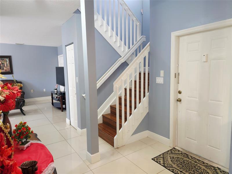 Image 12 of 37 For 21053 88th Pl